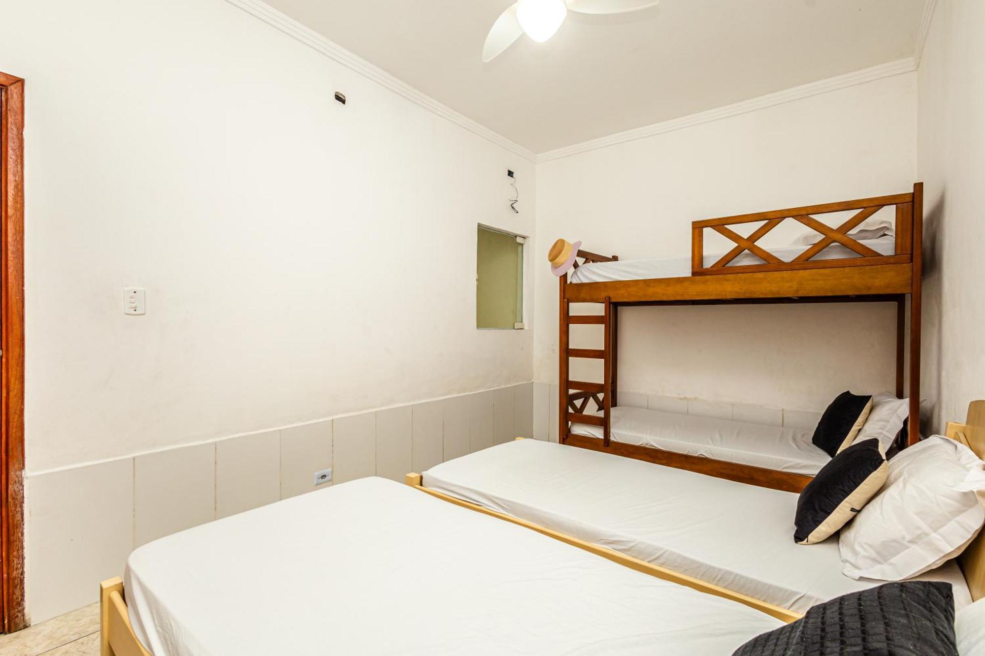 Casa Em Condominio, Ar Condicionado, Churrasqueira, Wi Fi 250mb E Estacionamento Gratis *